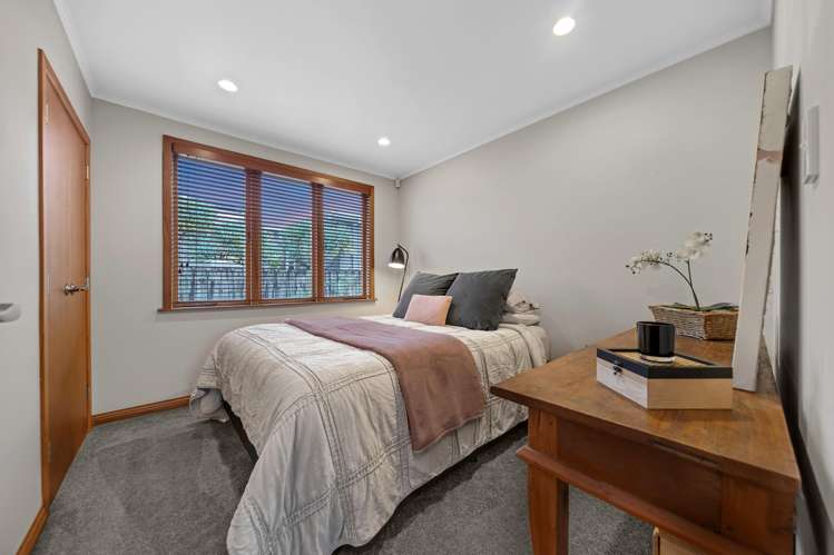 11 Bradbury Road Botany Downs_17