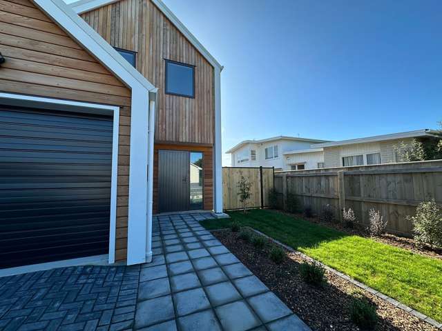 NEW 3BR Townhouse in Hutt Central with Garage