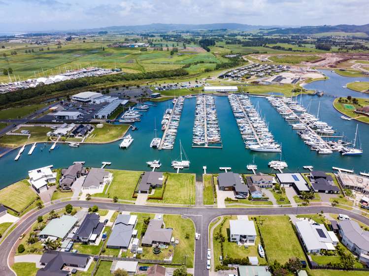 12 Finch Street One Tree Point_6