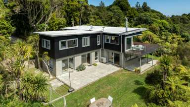 296 Piha Road_4