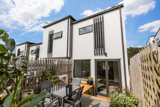 Modern Living with North Facing Courtyard