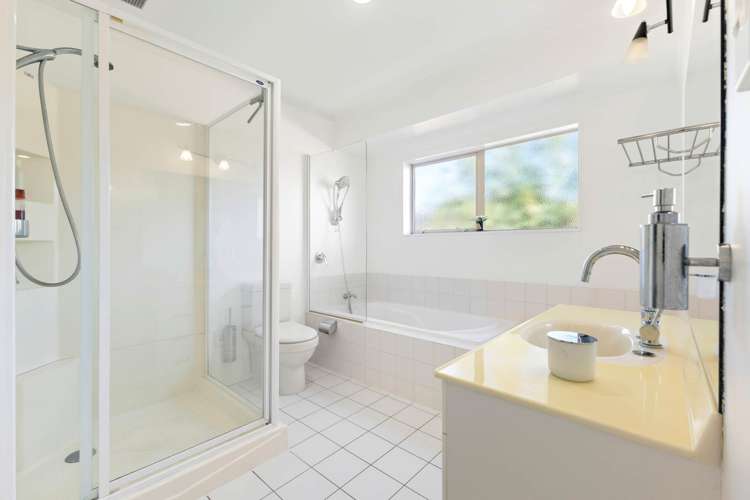 8b Youngs Road Papakura_13