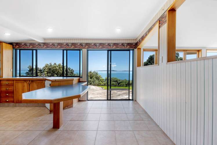 11 Hawke Crescent Beachlands_12