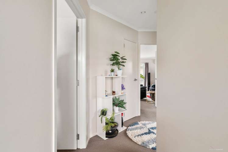 8/8 Village Place_2