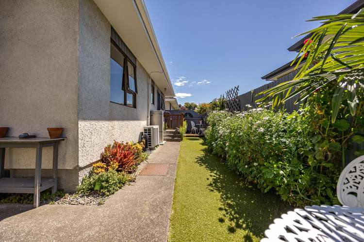 2/2 Ypres Street Greenmeadows_13