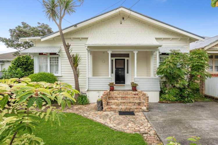 4 Tenterden Ave 1728_24