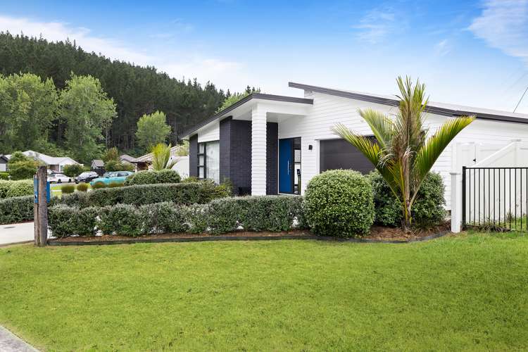 37 Crabb Fields Lane Riverhead_1