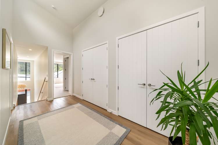 8 Ramarama Lane Crofton Downs_10