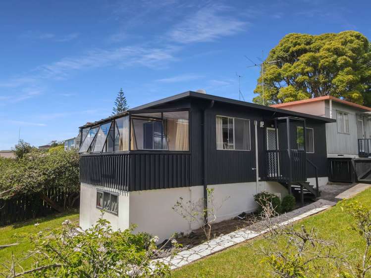 2/14 Downing Street Glenfield_9