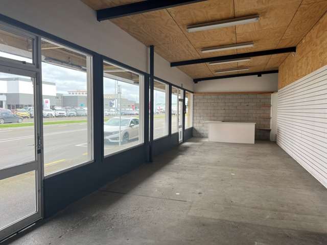 Central Retail Space With Good Profile