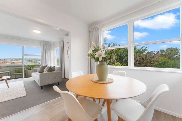 1/100 Bond Crescent Forrest Hill_10