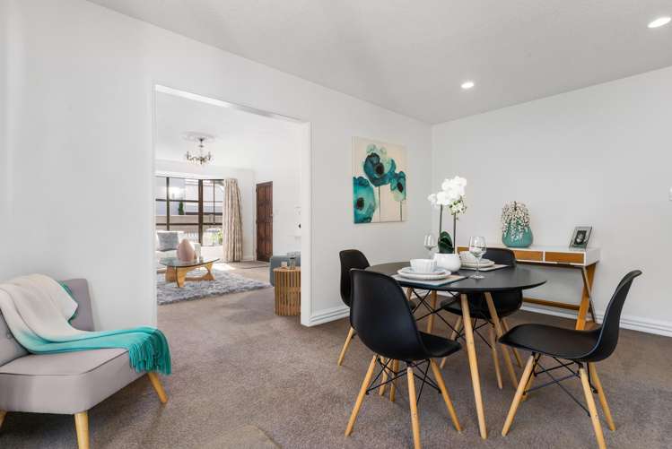 2/11 Office Road Merivale_8