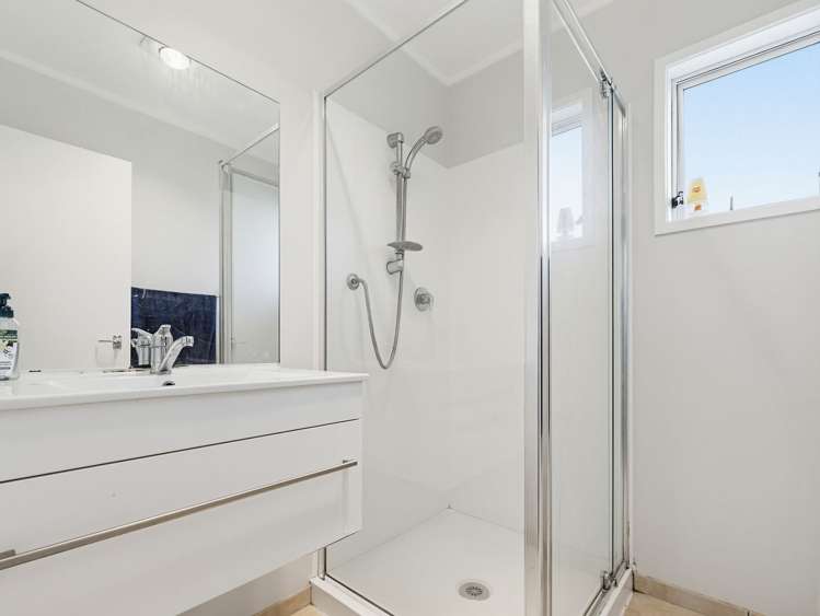 2/15A McIntyre Road Mangere Bridge_8