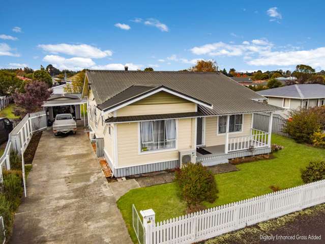 Cosy Bungalow on Allardice Street!