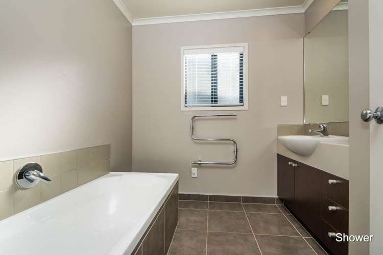 120 Fernhill Way Oteha_11