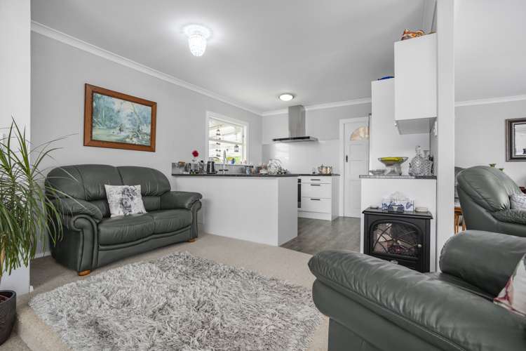 8 Willis Grove Wainuiomata_5