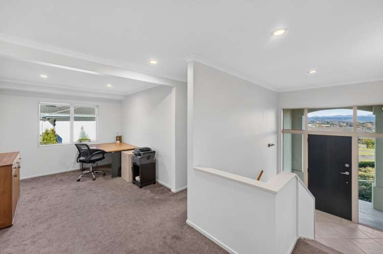 31 Olympus Way Richmond_15