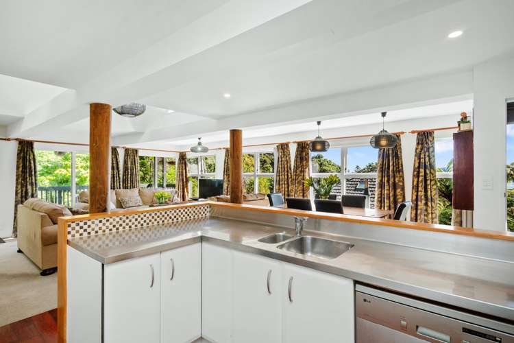 3A Whiorau Grove Lowry Bay_15