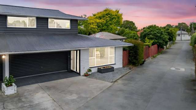 Spacious Family Home In Private lane