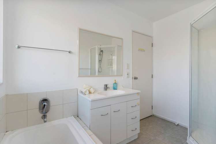 8a Mcleod Road Henderson_12