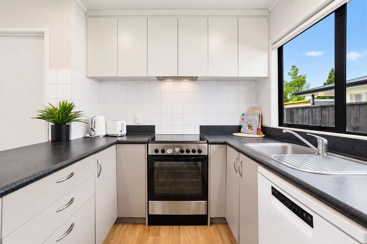 4a Somme Crescent_5