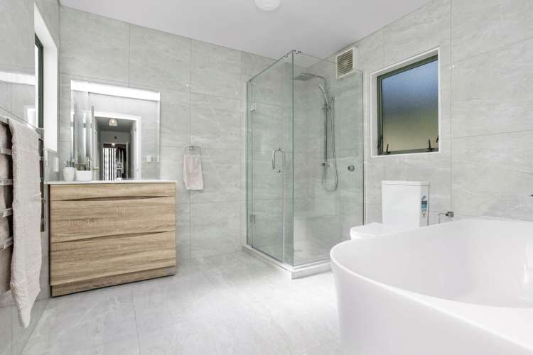 2/6 Seaview Avenue Northcote_8