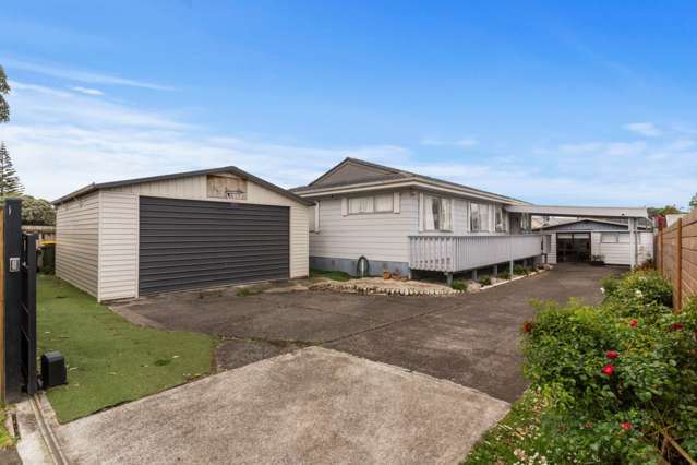 Extended Family Home In Bucklands Beach !!