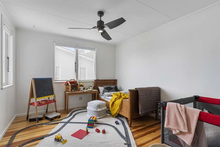 77 Taurus Crescent Beach Haven_12