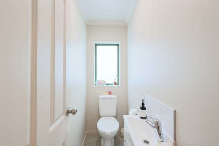 8 Woodland Grove Wainuiomata_16