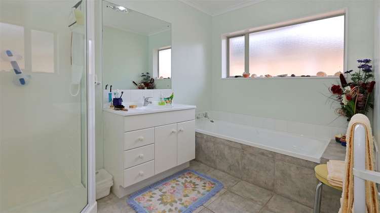 5 Somerton Rise Henderson_16