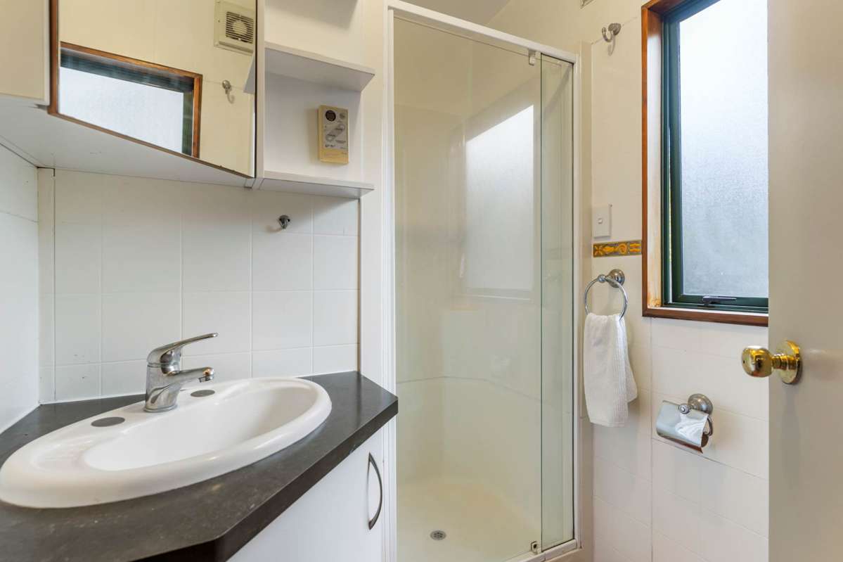 2/14 White Swan Road_5