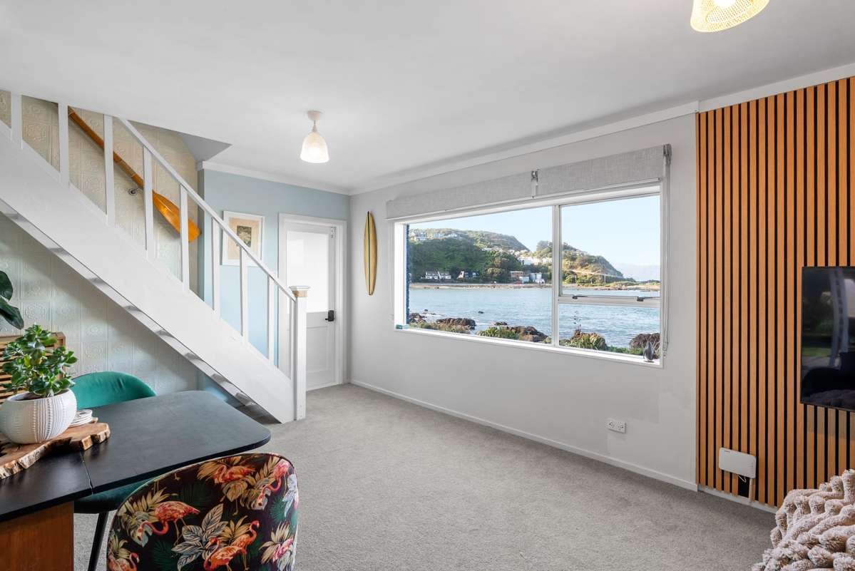2/104 Owhiro Bay Parade_0