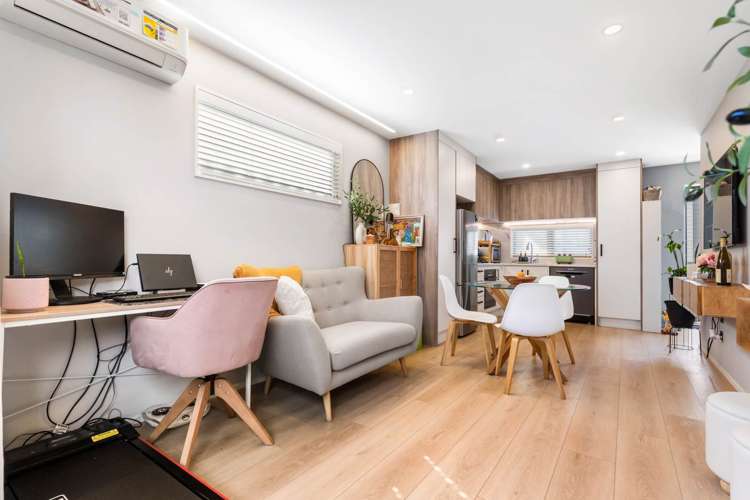 3/1b Tacitus Place Totara Vale_11