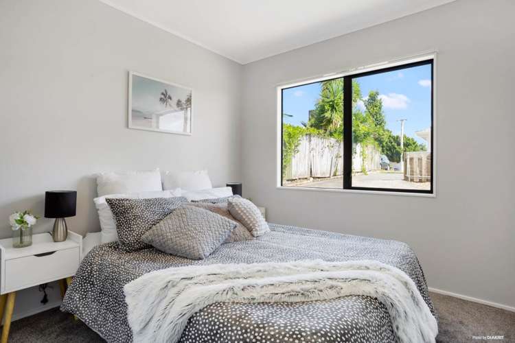 19a Fairclough Road Beach Haven_13