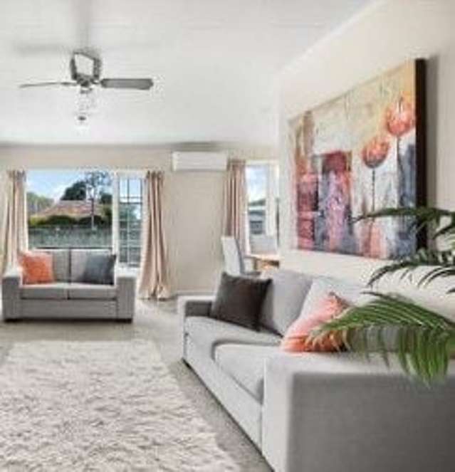 Large 6 Bedroom Family Home