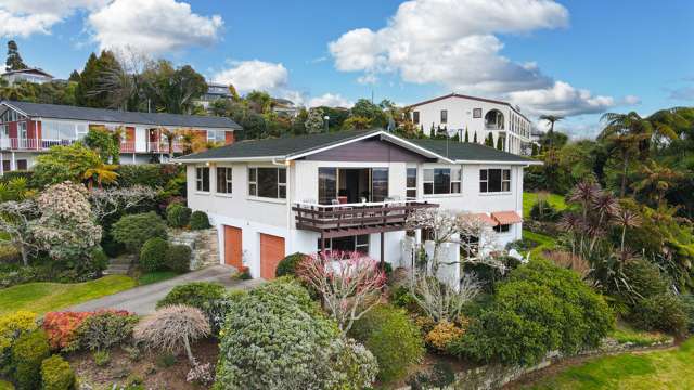 Family home with panoramic lake views