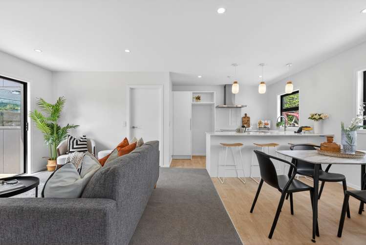 2/61 Westminster Road Wainuiomata_10