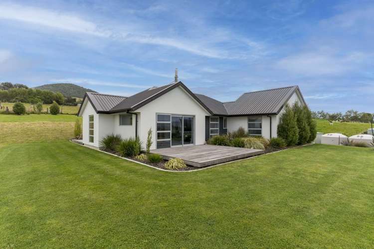 212 McMaster Road Saddle Hill_28