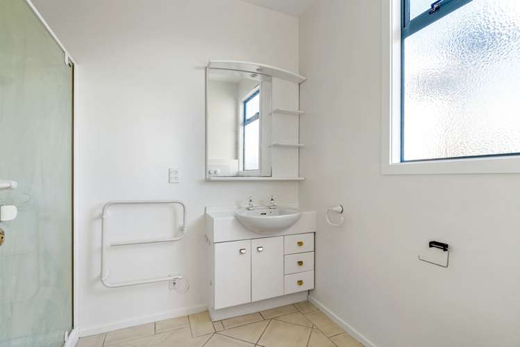12 Signallers Grove Strathmore Park_11