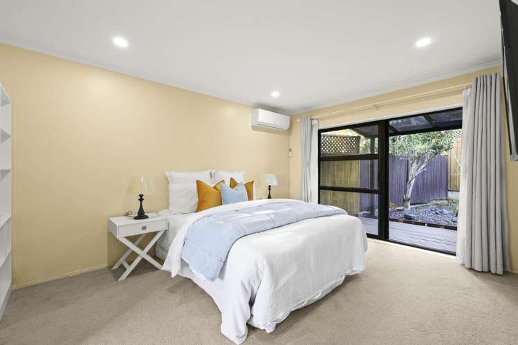 2/20 Beach Road Mellons Bay_14