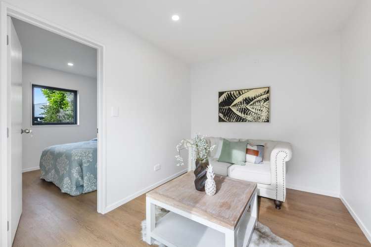 8 Malcolm Place Mangere East_12