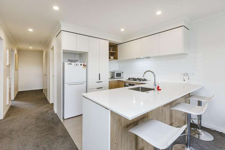 Unit 304/26 Shortfin Place Flat Bush_5