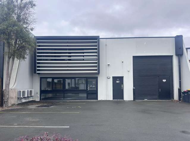 Motivated Landlord -  Sunny North Facing Warehouse