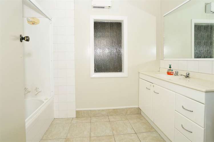 72 Enderley Avenue Enderley_11