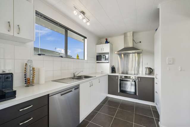 55 Eatwell Avenue Paraparaumu Beach_1