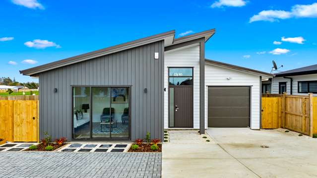 Elegant Brand-new Beachside Home