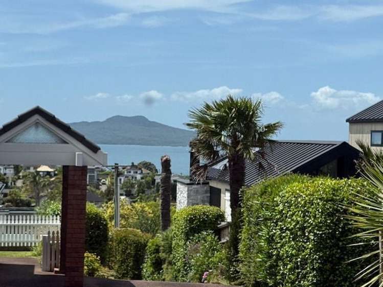 2/4 Dewsbury Terrace Castor Bay_11