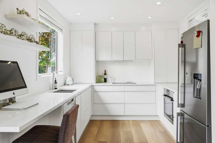 2/12 Philson Terrace Browns Bay_9