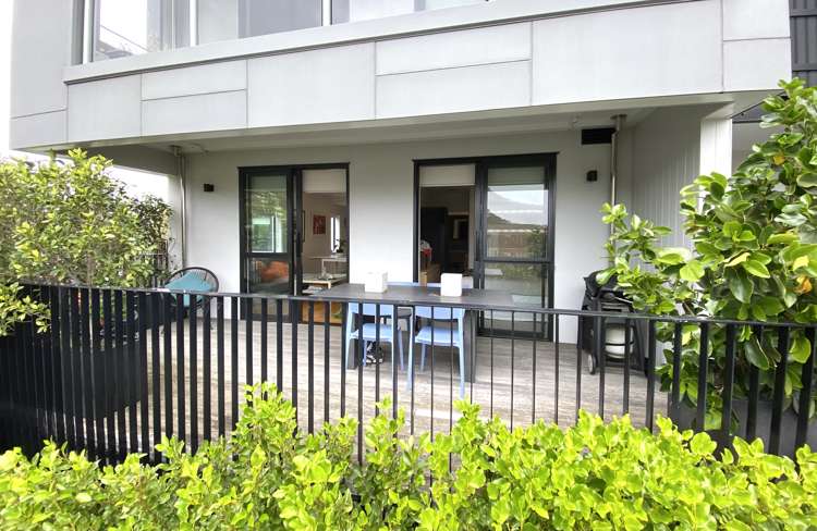 04/987g Mount Eden Road Three Kings_2