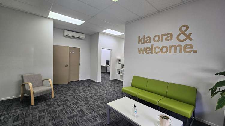 2/302 Eastbourne Street West Hastings_1